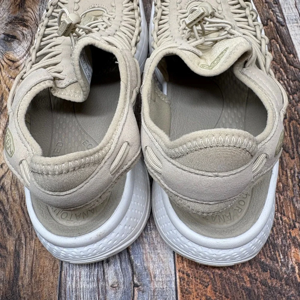 KEEN Uneek Astoria Womens 9 Beige Safari Birch Bungee Cord Sandals 1027293